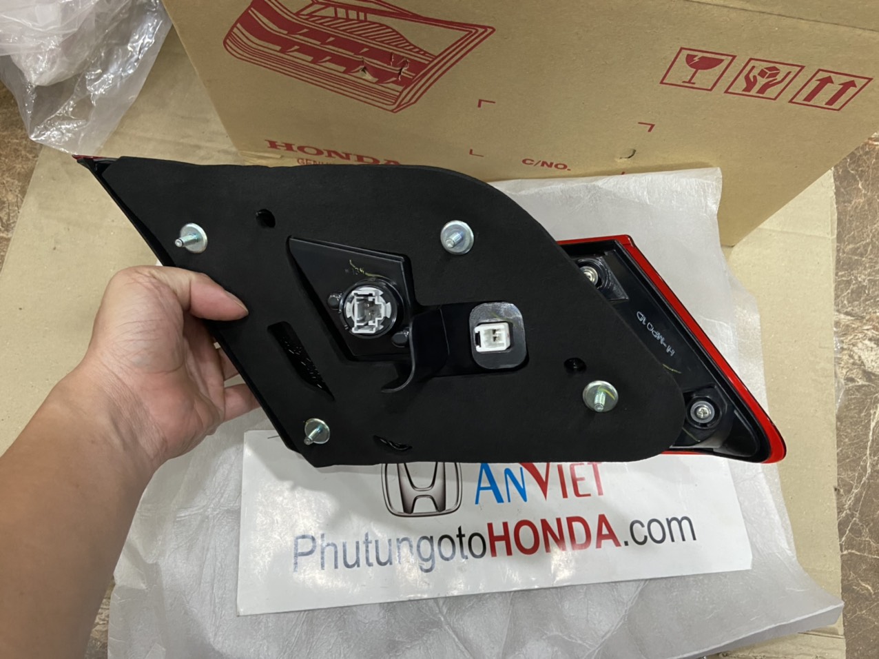 Đèn hậu trên cốp xe Honda ACCORD 2016-2018